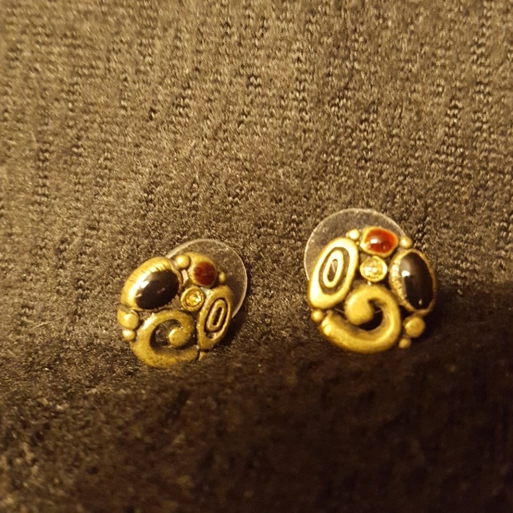 Gold earrings